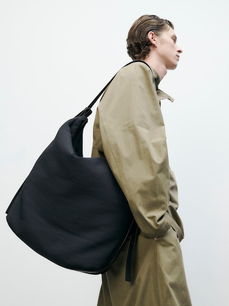 Airport Bag Large in Darkest Navy