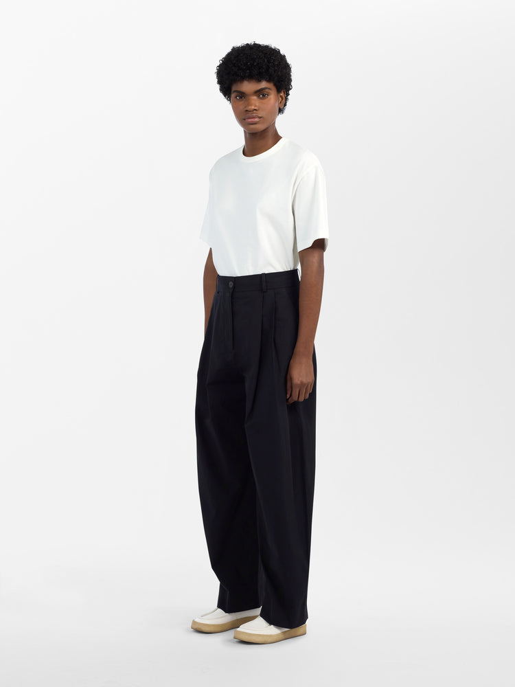 Acuna Pant in Darkest Navy