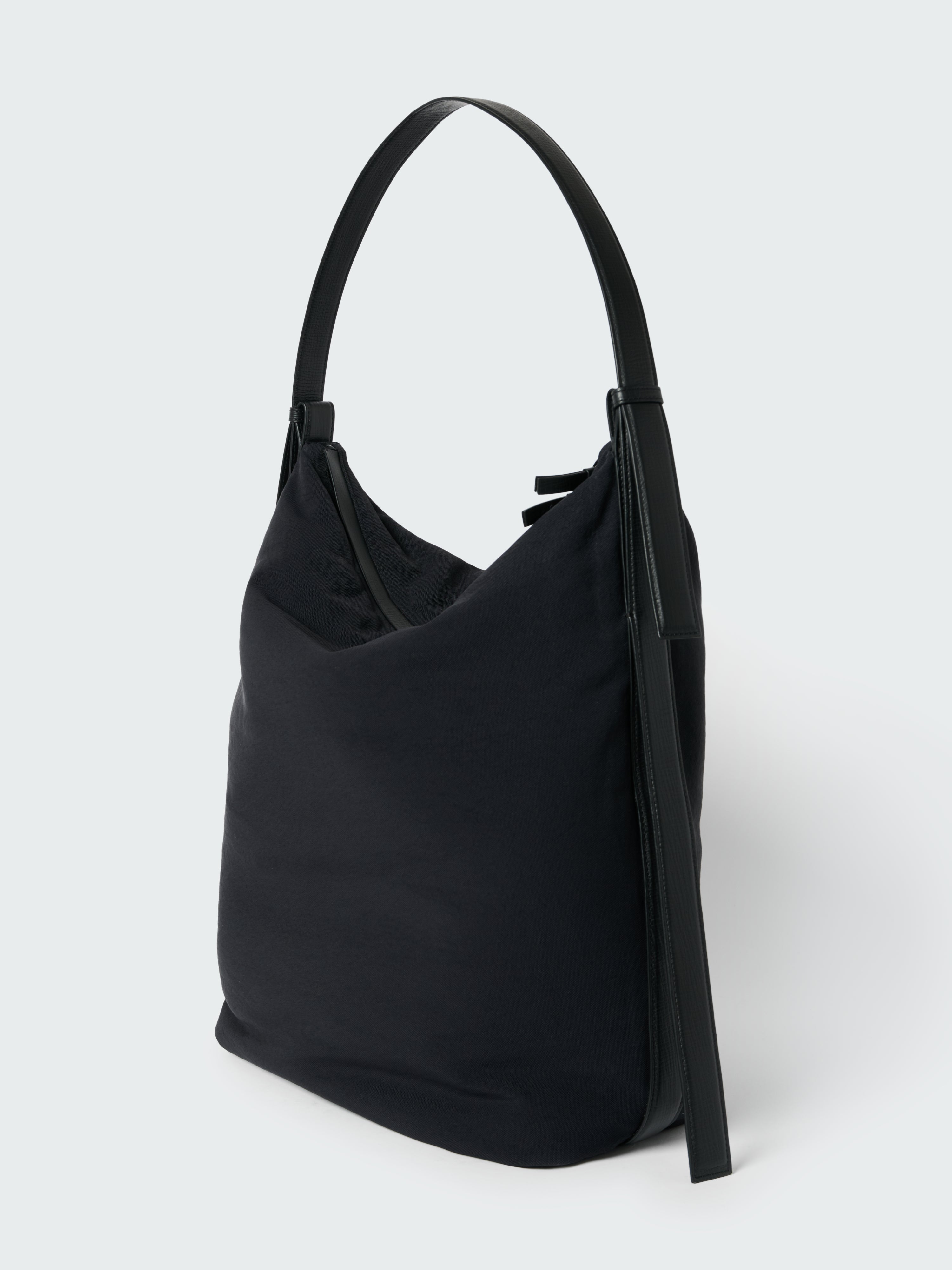 バッグ HK89 EYELETS NYLON BAG (BLACK) 3167B Designer Airport Bag Medium | Italian Nylon | Black | Studio Nicholson