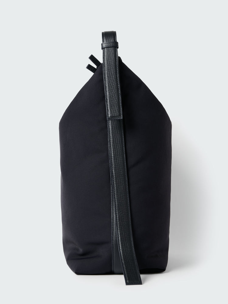 Airport Bag Medium in Darkest Navy