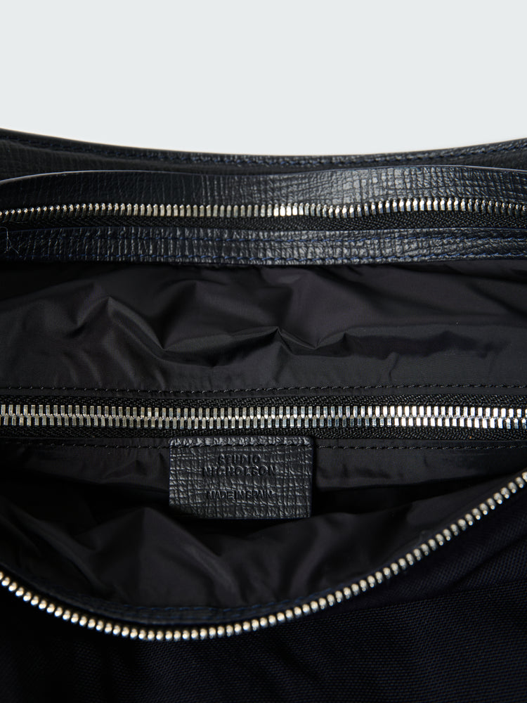 Airport Bag Large in Darkest Navy