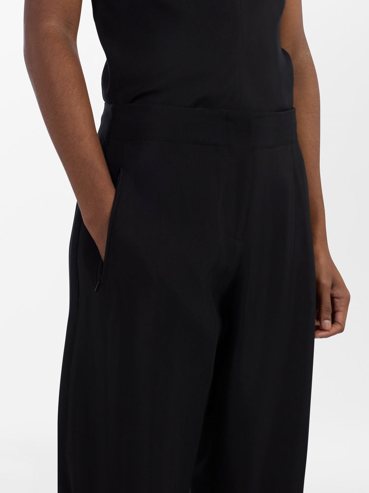 Awe Pant in Black