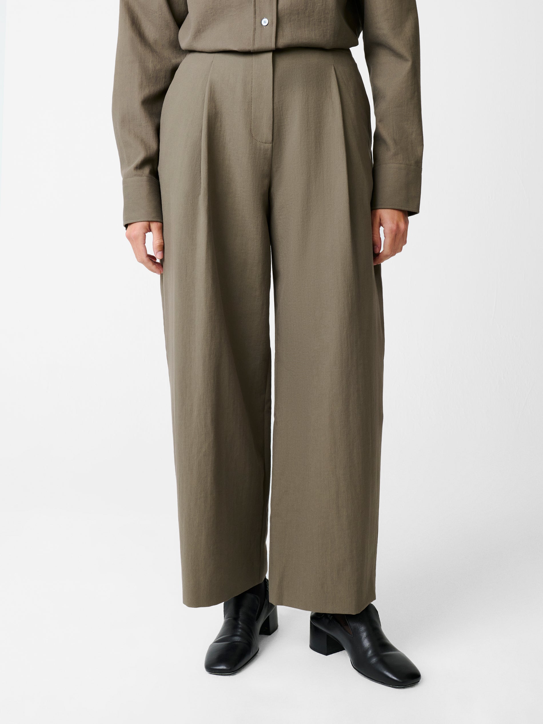 Ansell Pant in Fossil - Studio Nicholson