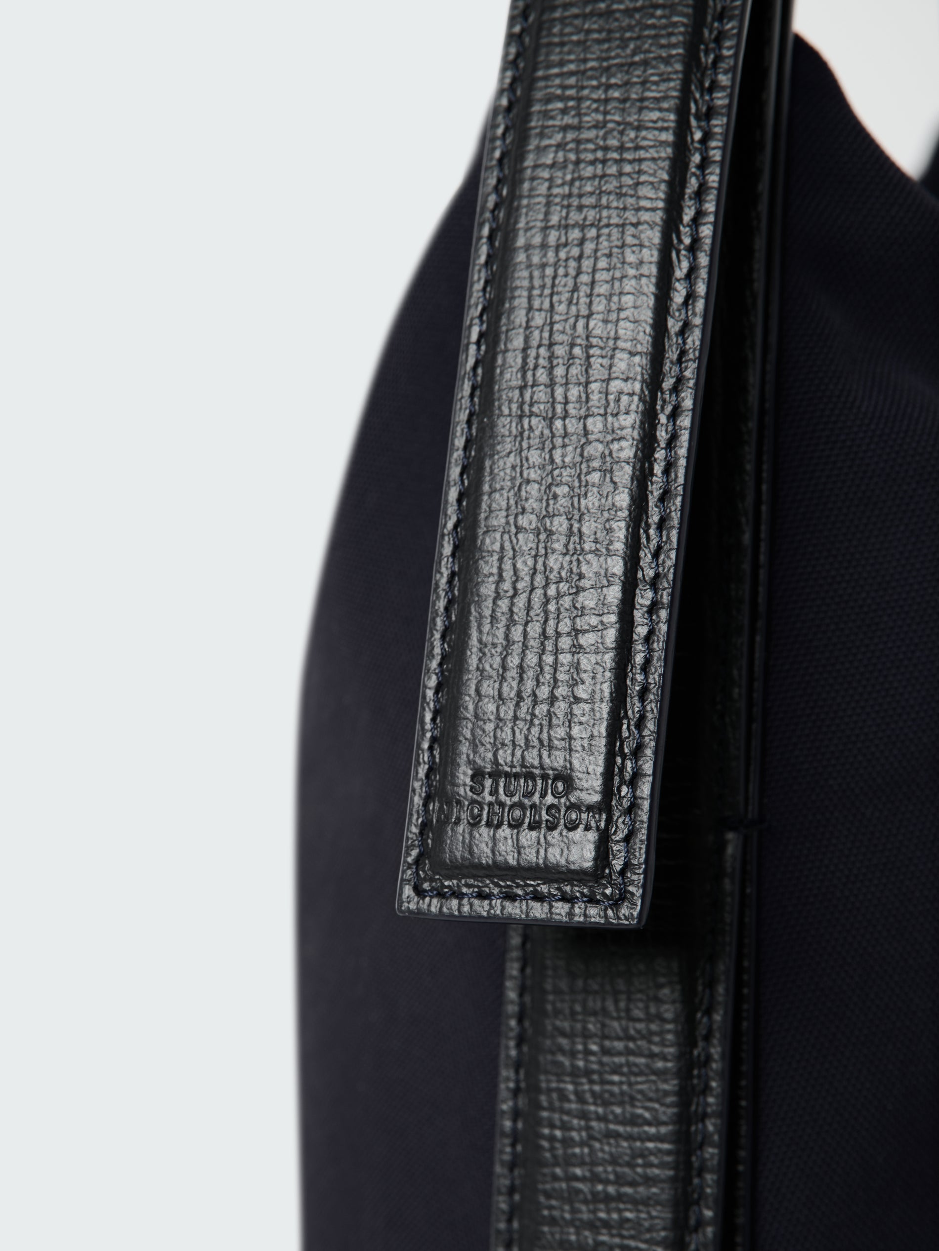 Transit Bag in Darkest Navy