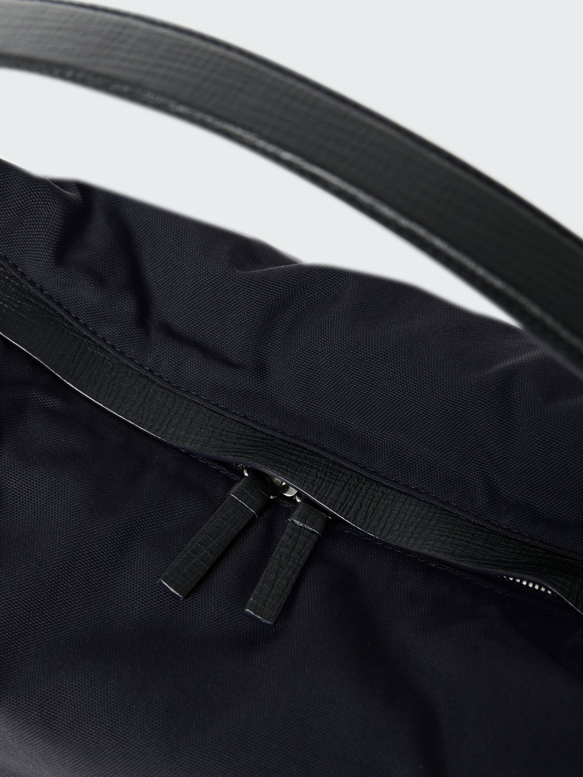 Transit Bag in Darkest Navy