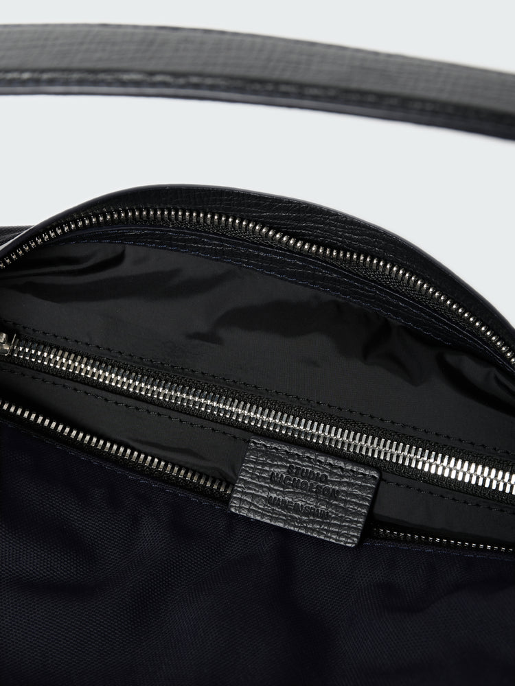 Transit Bag in Darkest Navy