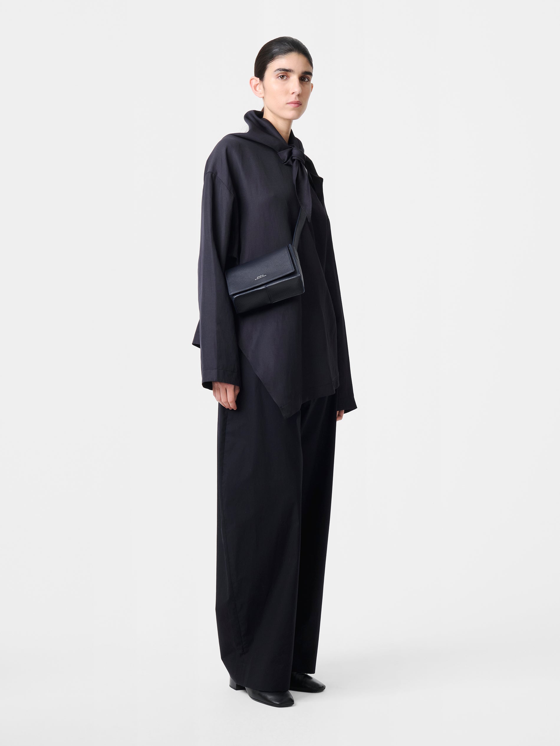 Bute Linen Top in Darkest Navy