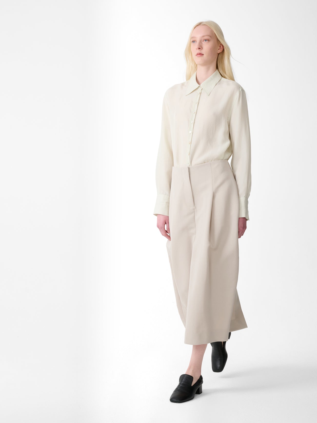 Carson Wool Skirt in Putty