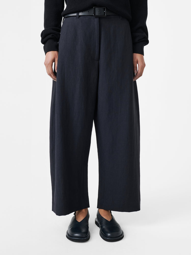 Chalco Linen Blend Pant in Darkest Navy