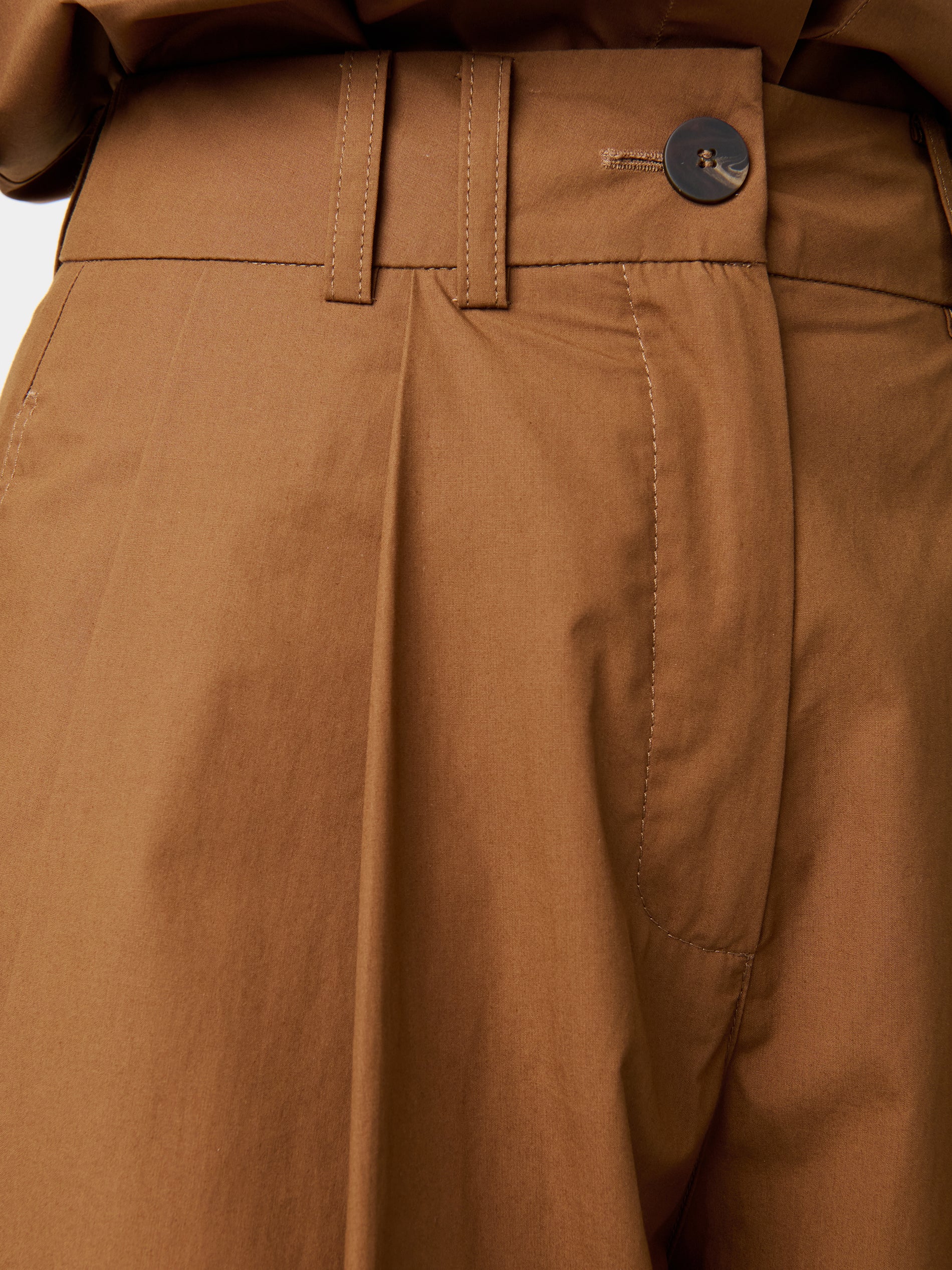 Cito Short in Almond