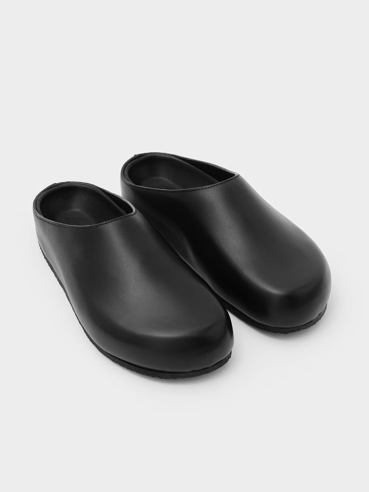 Men's Wearing Clog in Black