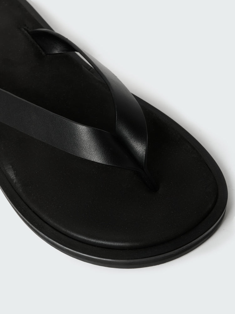 Women's Curren Leather Sandal in Black