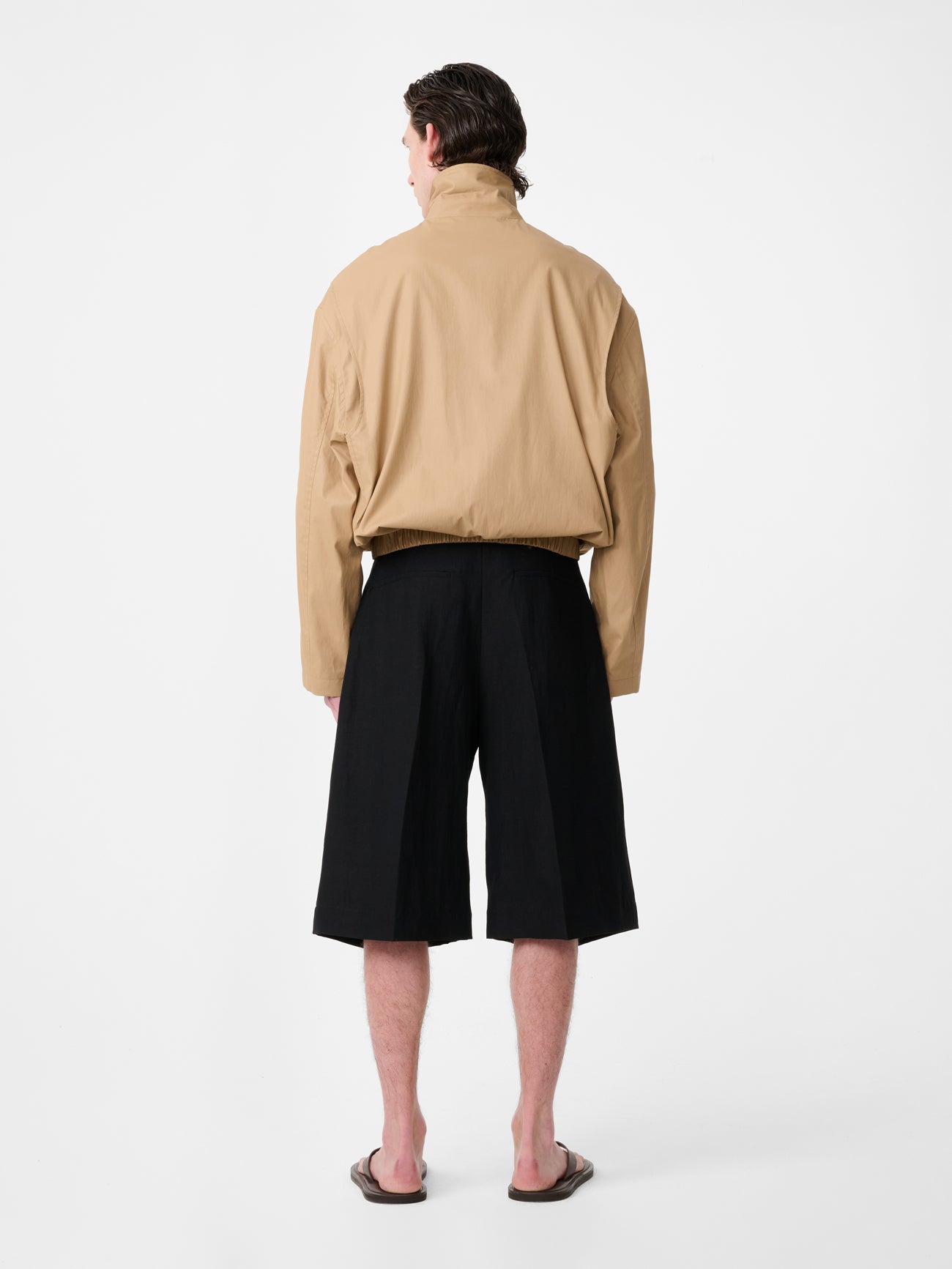 Fowld Linen Short in Black