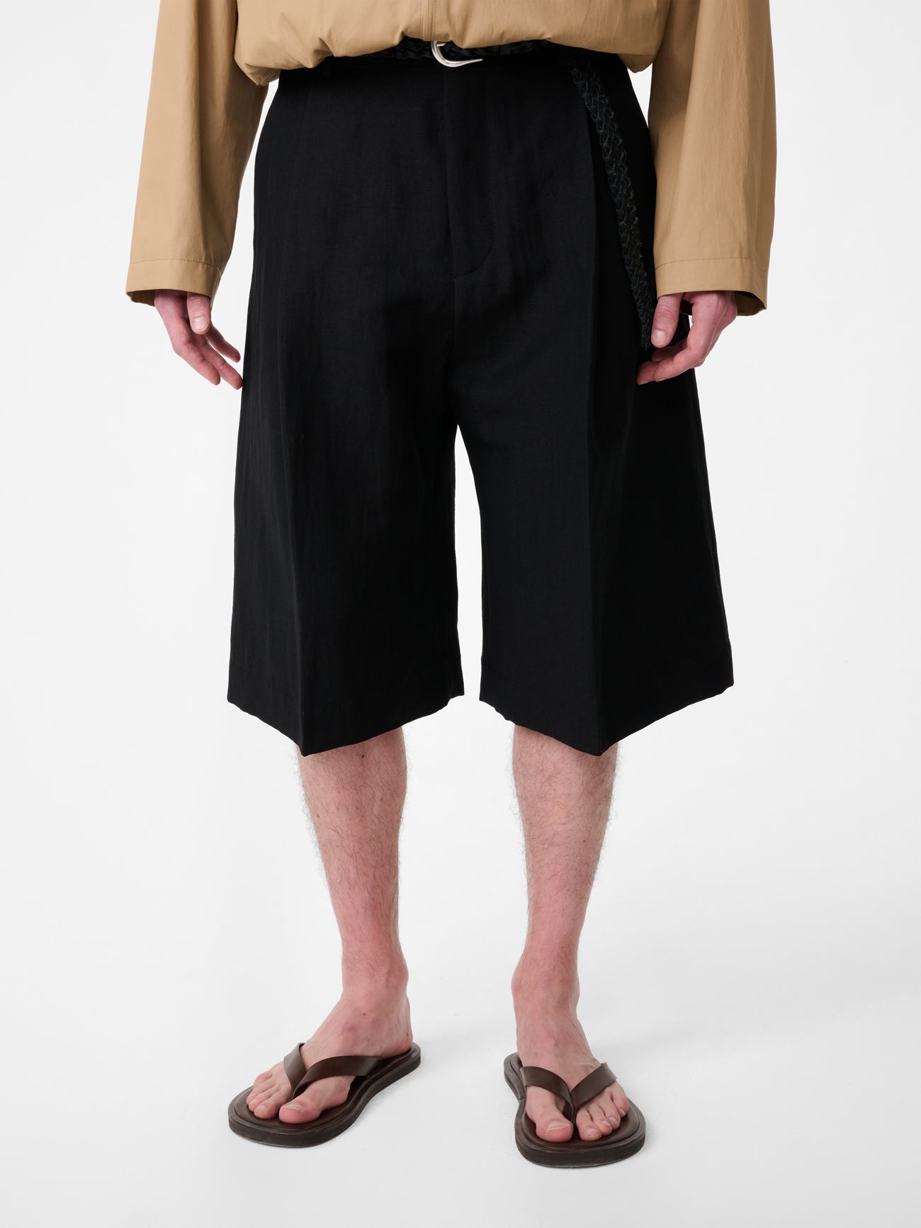 Fowld Linen Short in Black