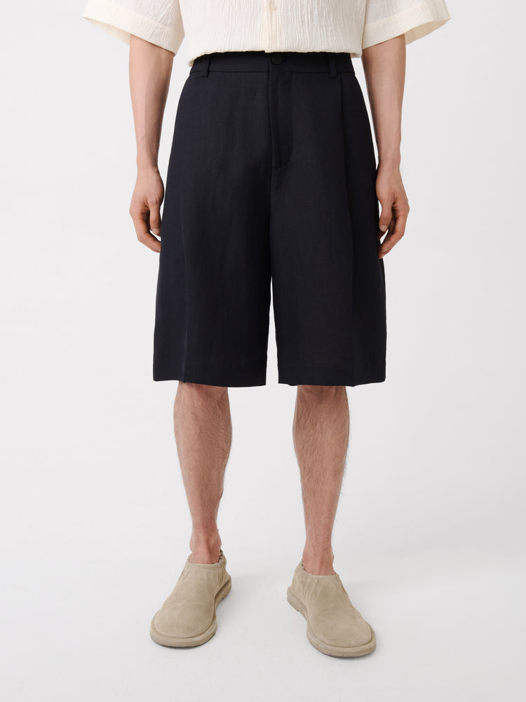 Fowld Linen Short in Darkest Navy