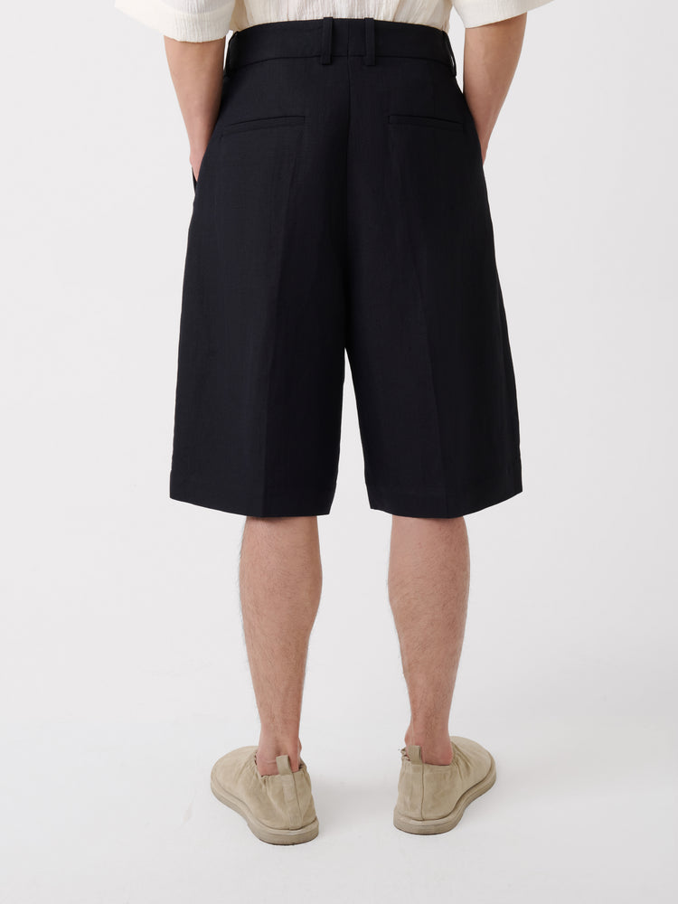 Fowld Linen Short in Darkest Navy