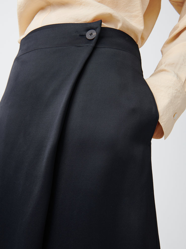 Gutan Skirt in Darkest Navy