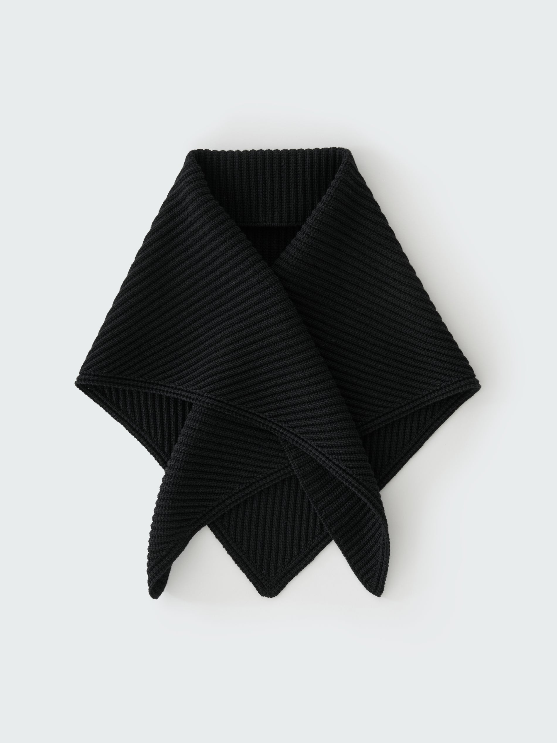 Isos Scarf in Black
