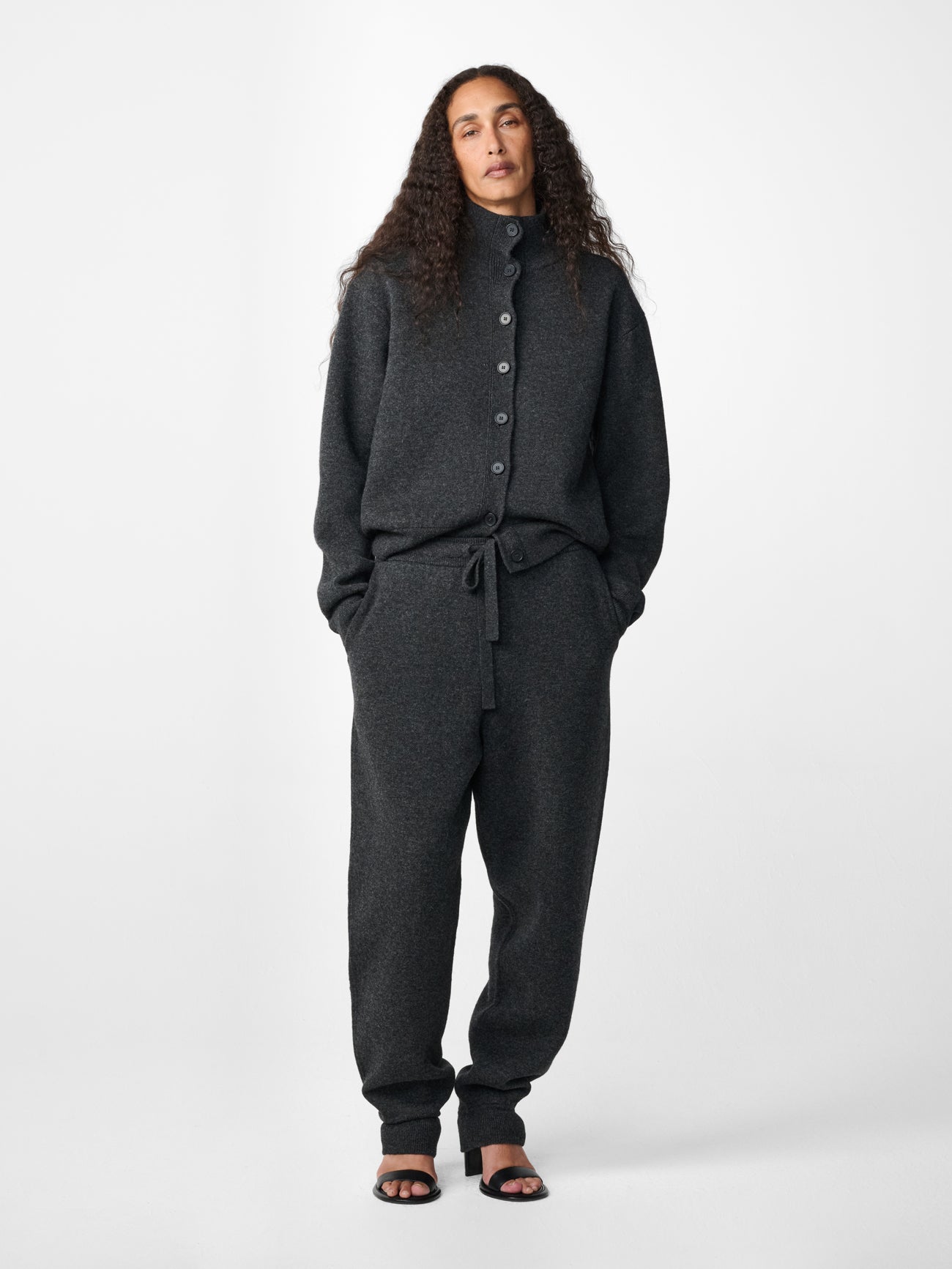 Karlin Drawstring Pant in Charcoal