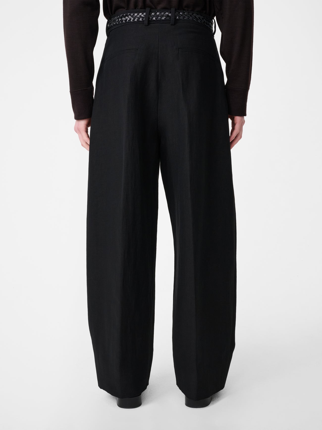 Line Tailored Linen Pant in Black