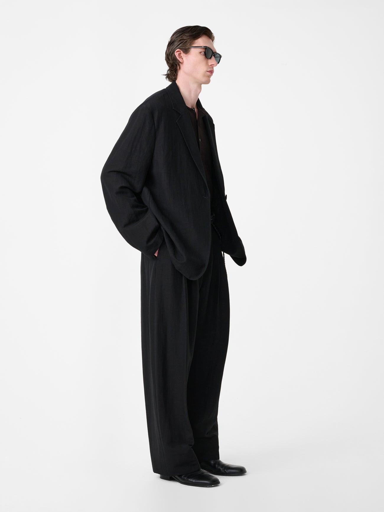 Line Tailored Linen Pant in Black