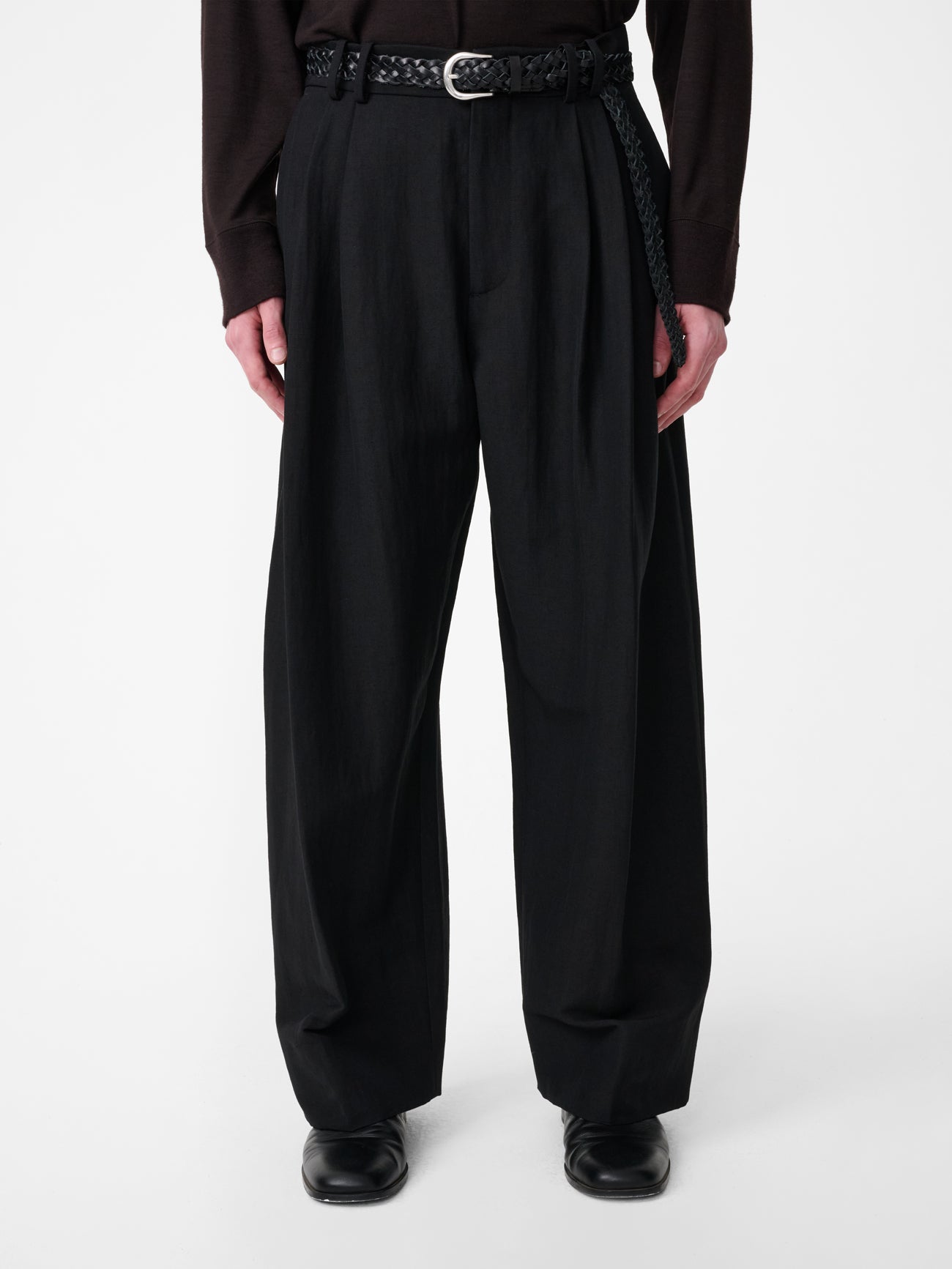 Line Tailored Linen Pant in Black
