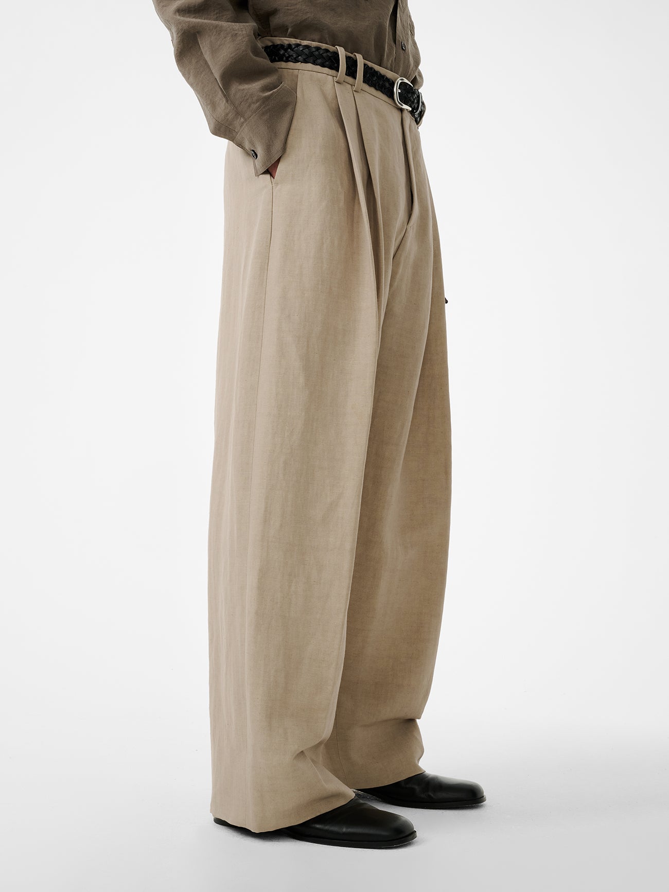Line Tailored Linen Pant in Sand