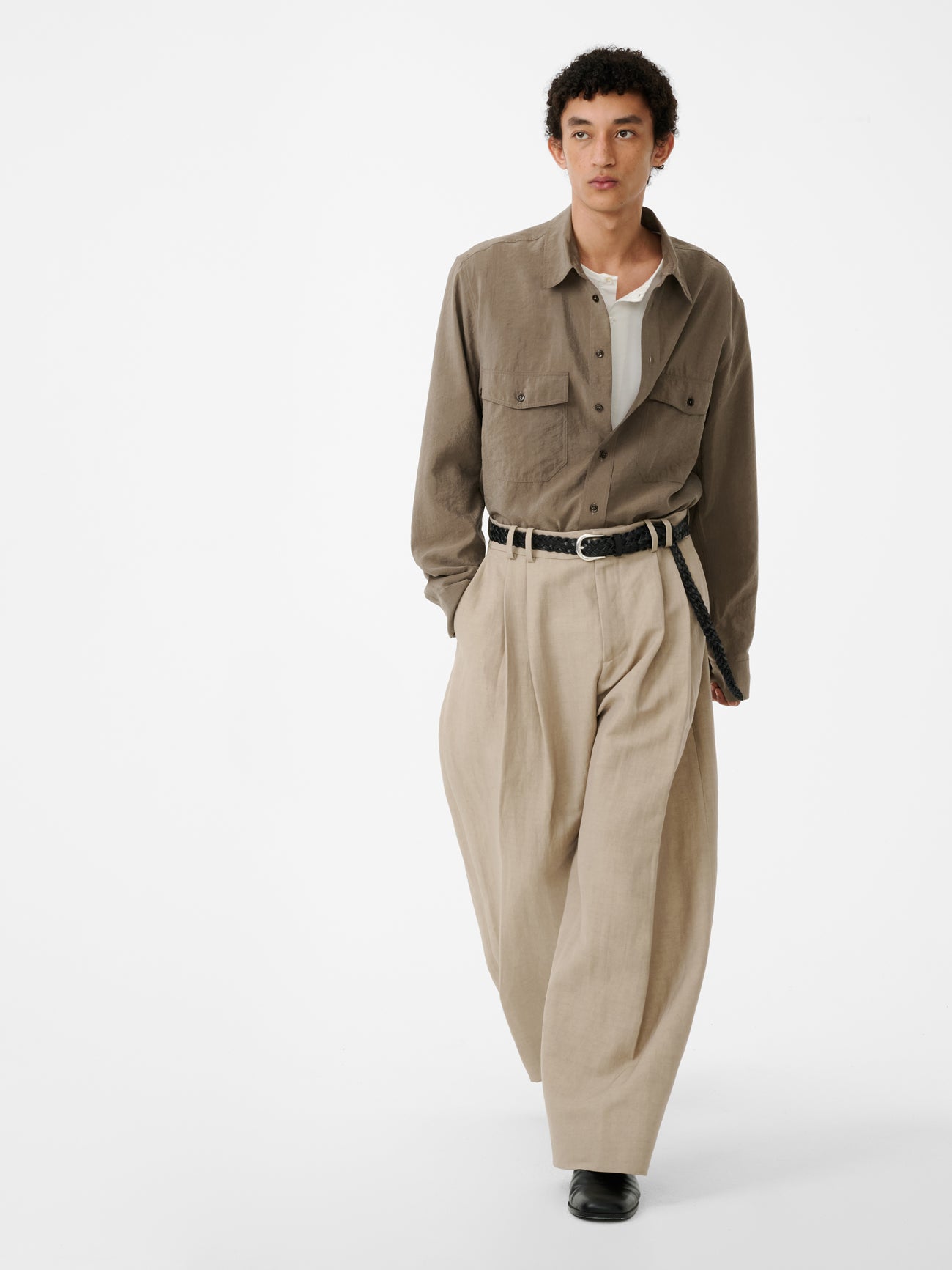 Line Tailored Linen Pant in Sand