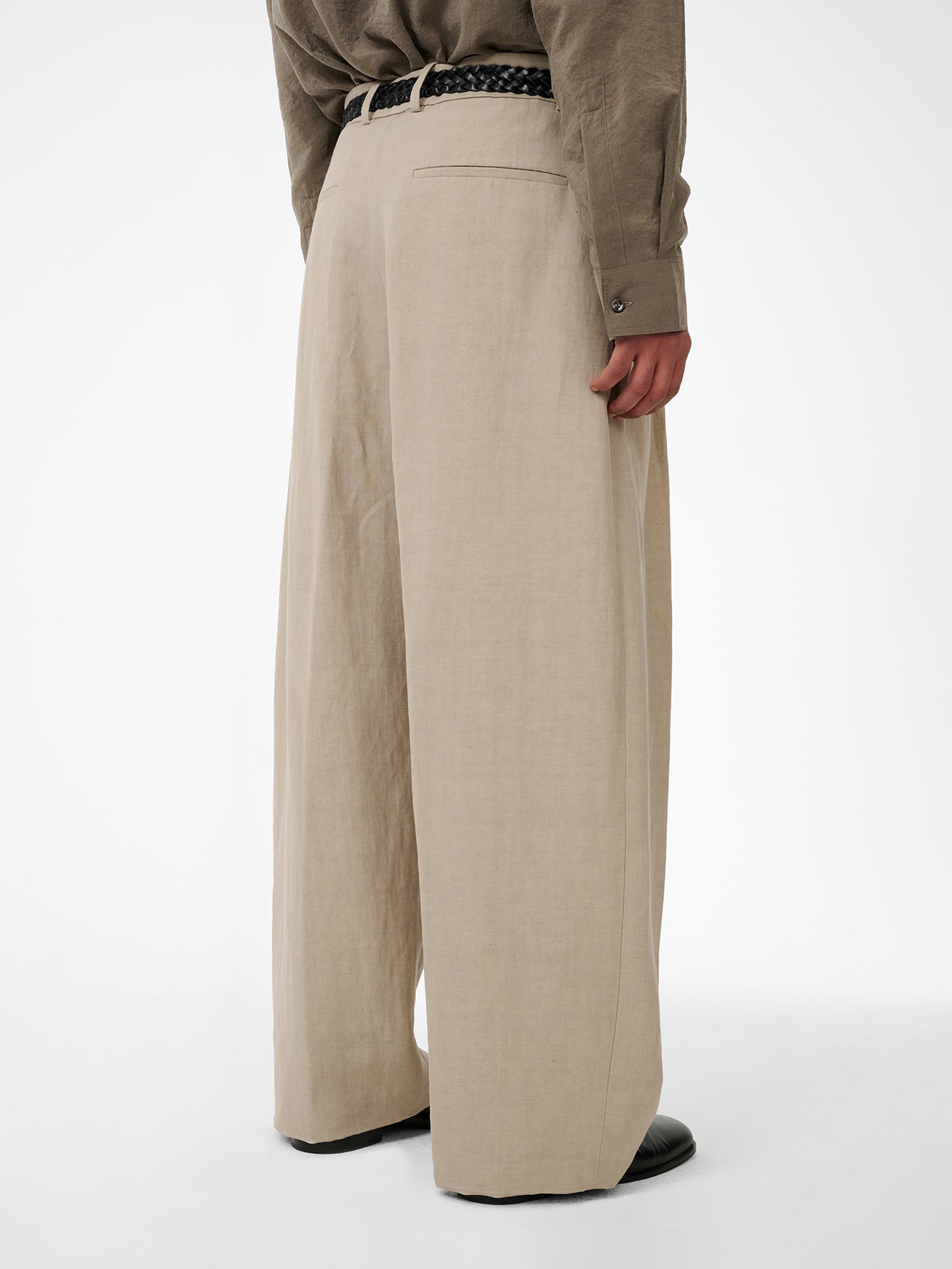Line Tailored Linen Pant in Sand