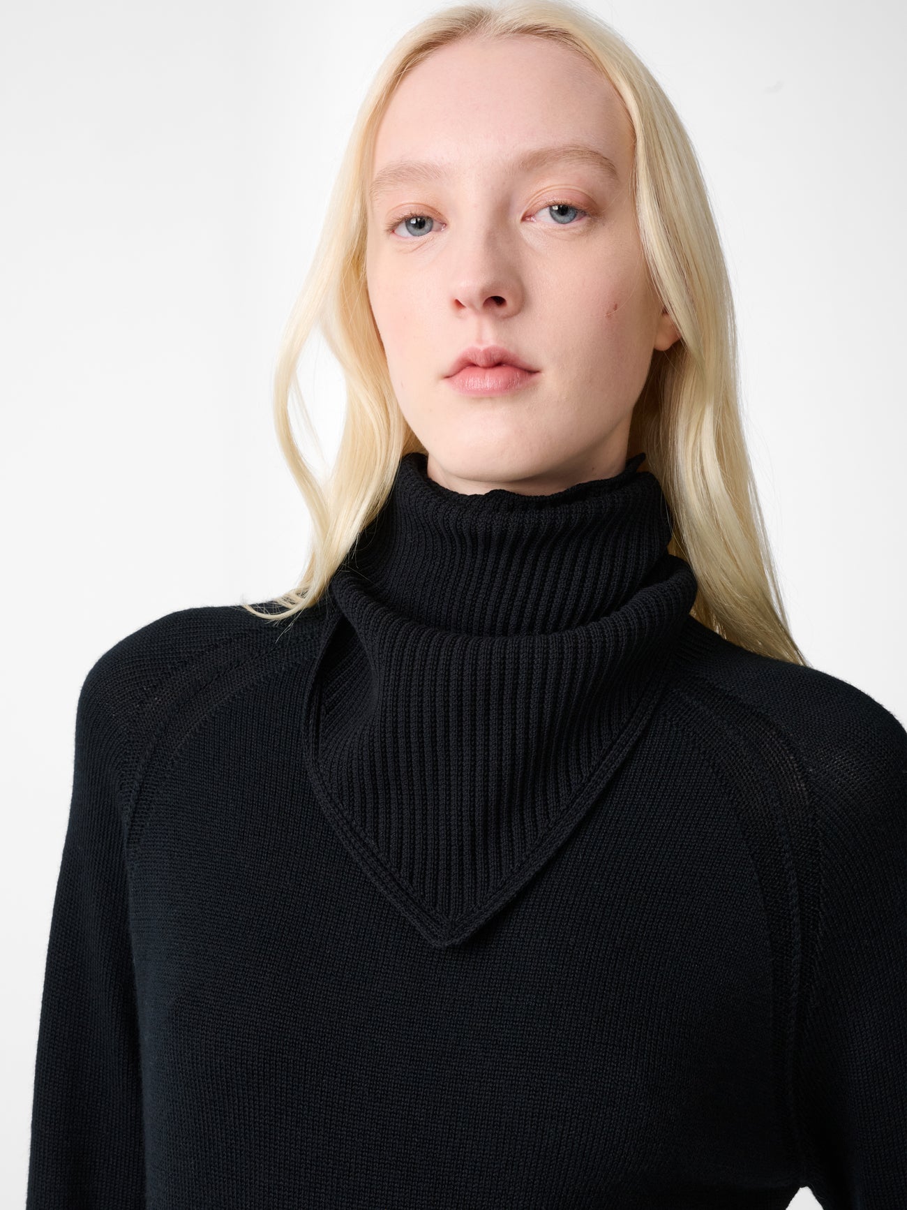 Loenne Knit in Black