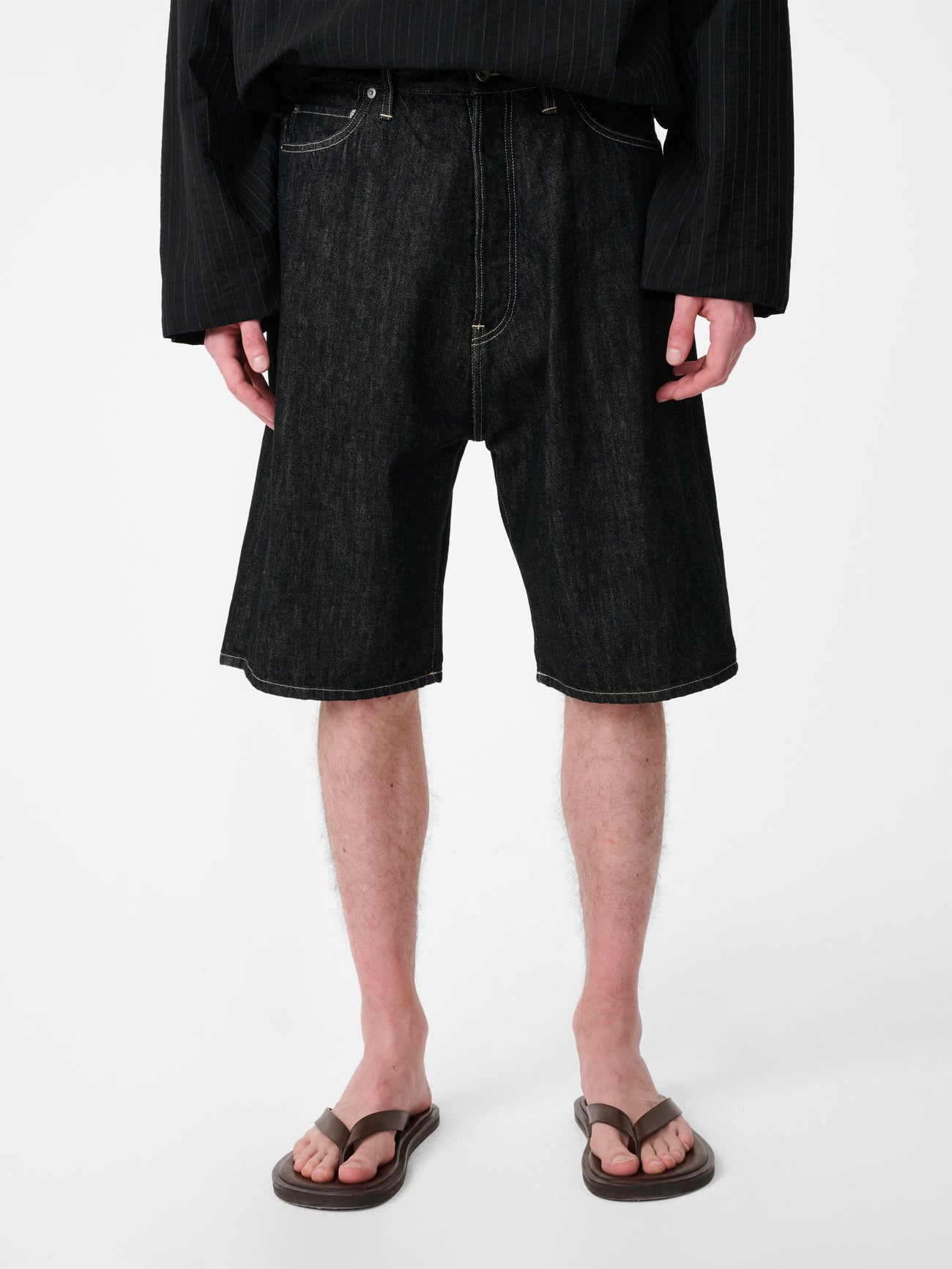 Marylebone Denim Short in Black / White Weft