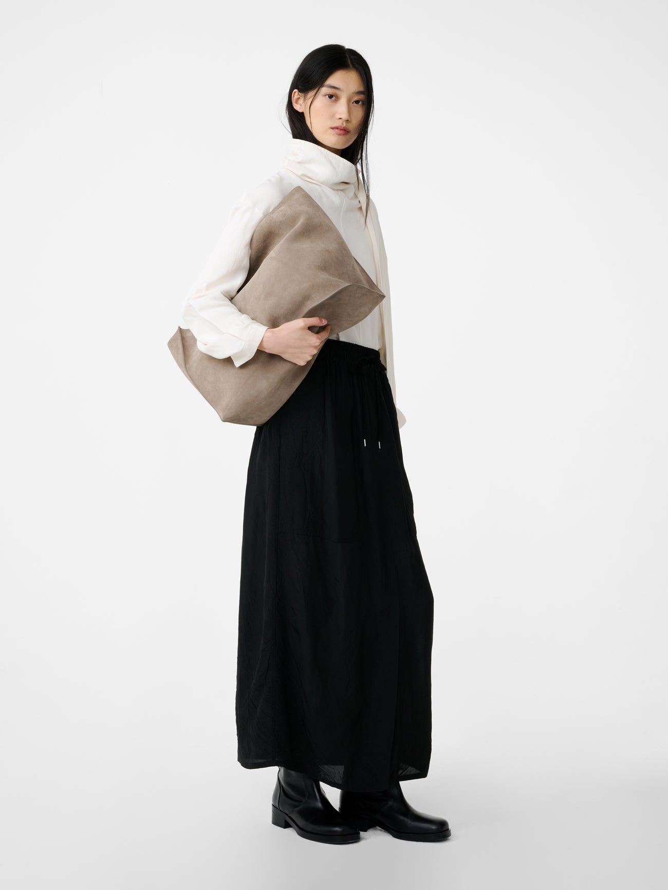 Oates Skirt in Darkest Black