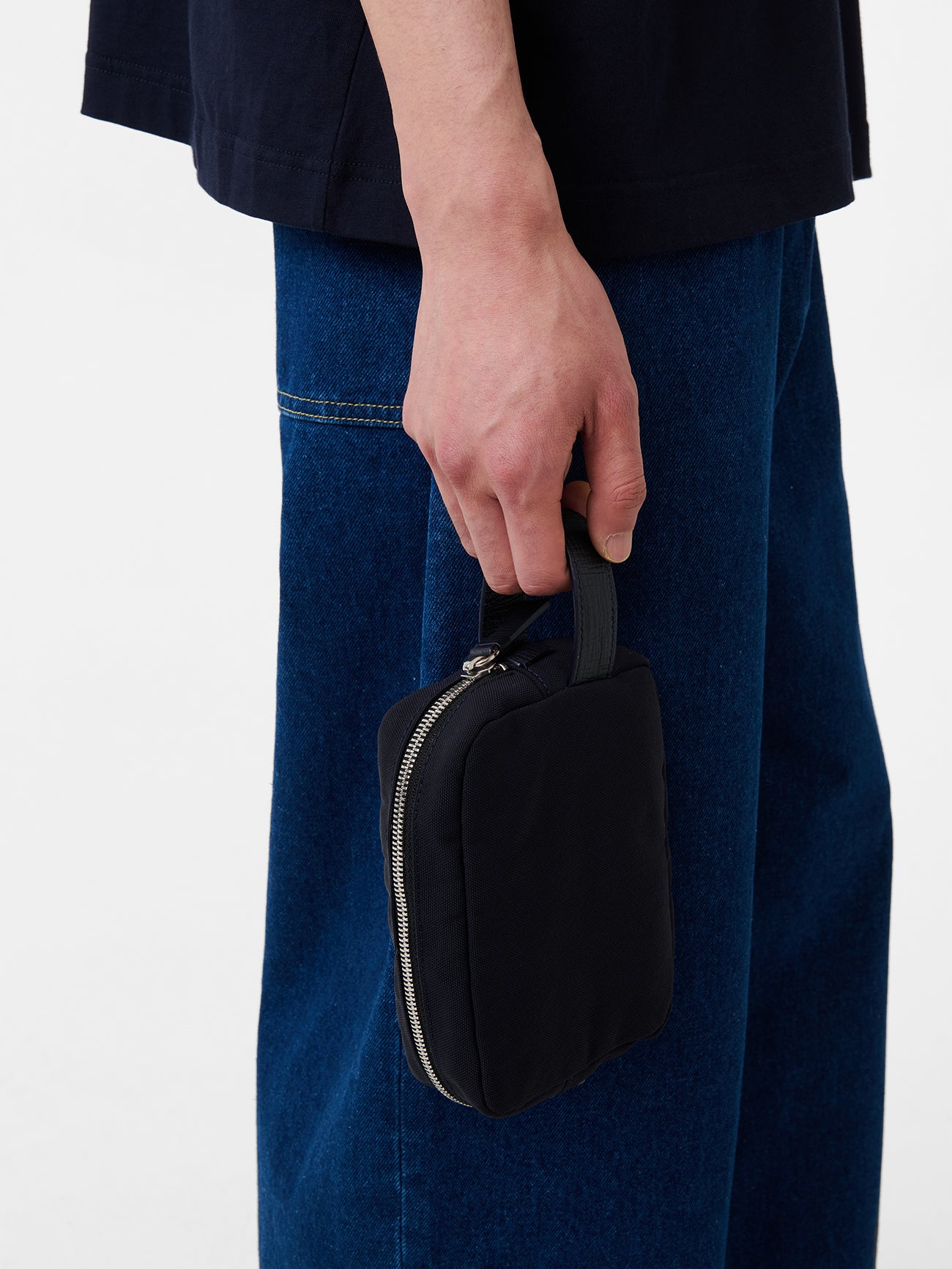 Transit Pouch in Darkest Navy – Studio Nicholson