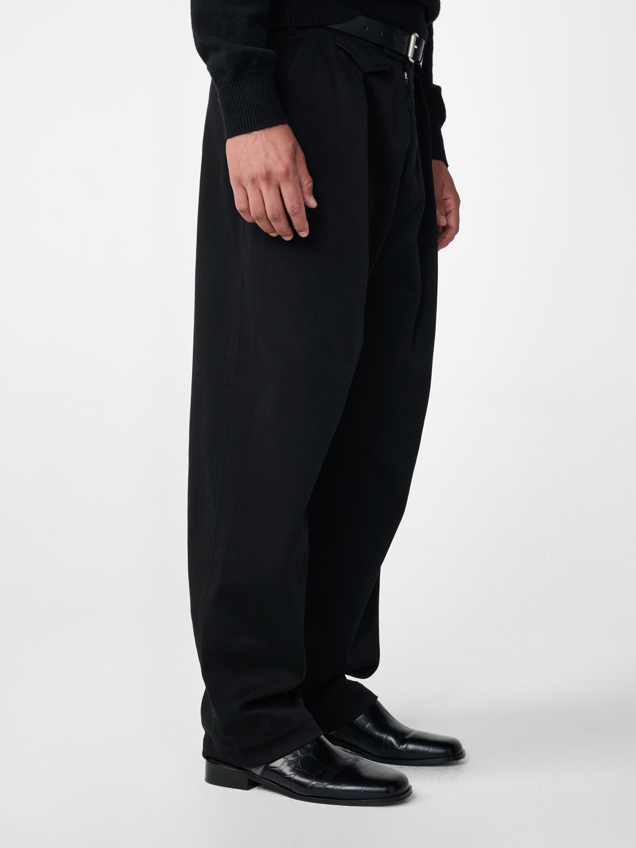 Poole Pleated Twill Pant in Balck