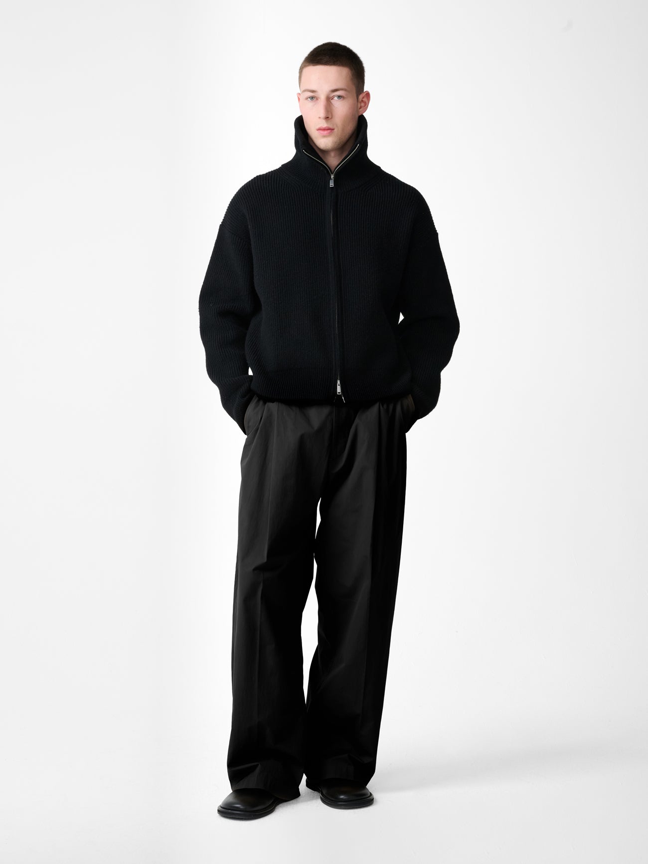 Shire Cotton Pleated Pant in Black