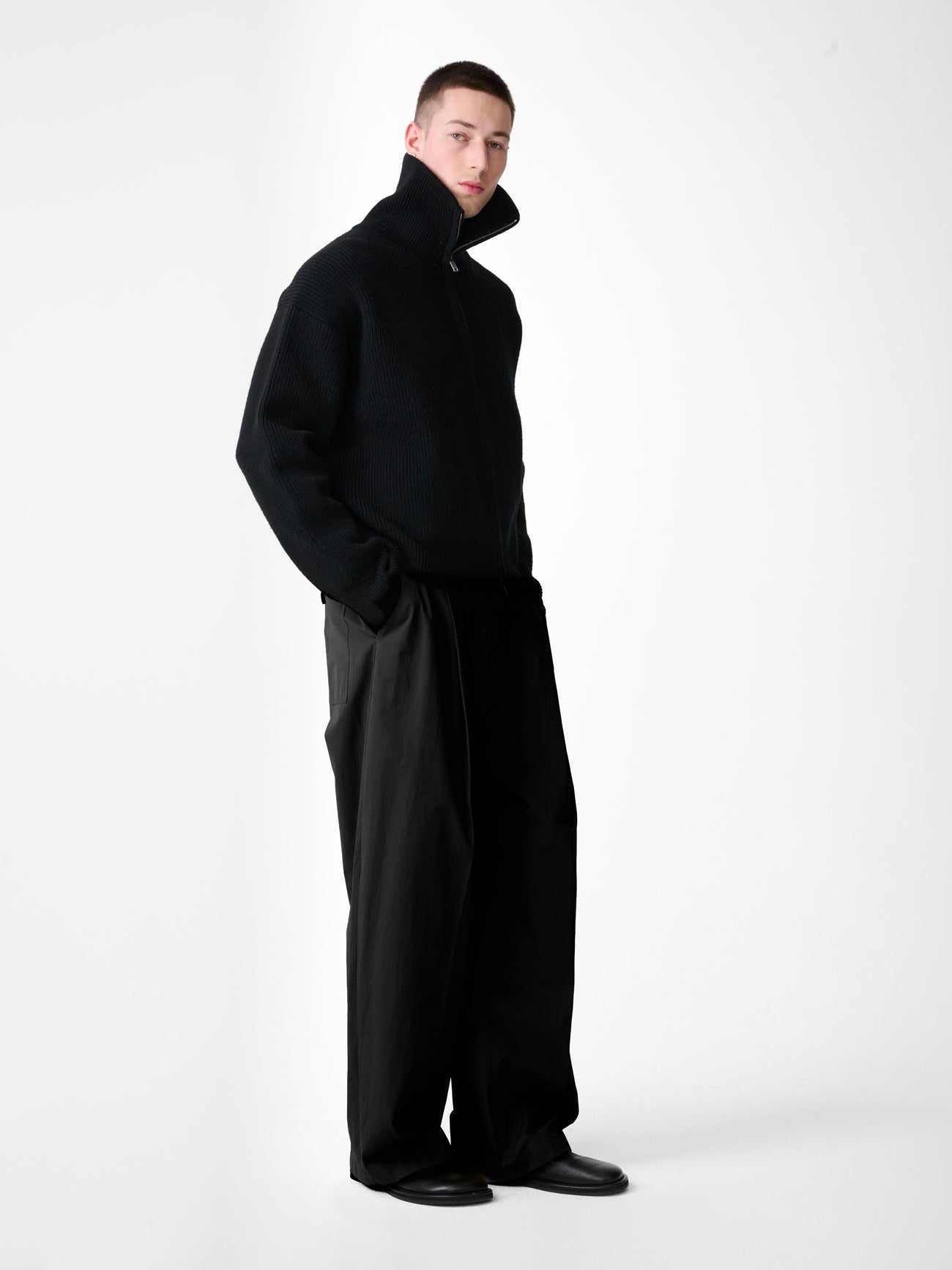 Shire Cotton Pleated Pant in Black