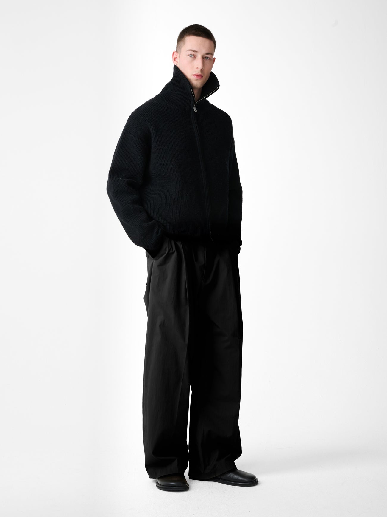 Shire Cotton Pleated Pant in Black