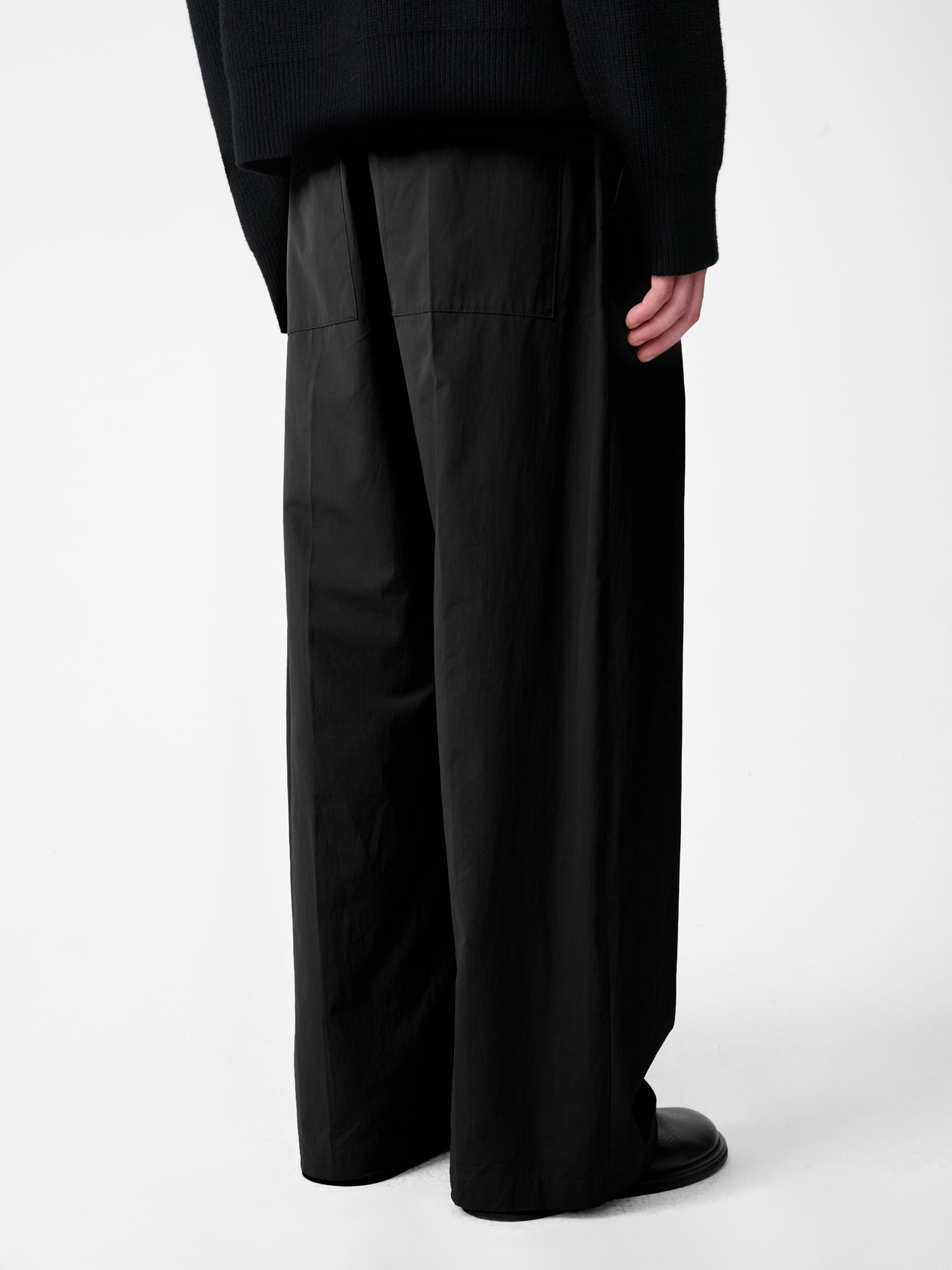 Shire Cotton Pleated Pant in Black