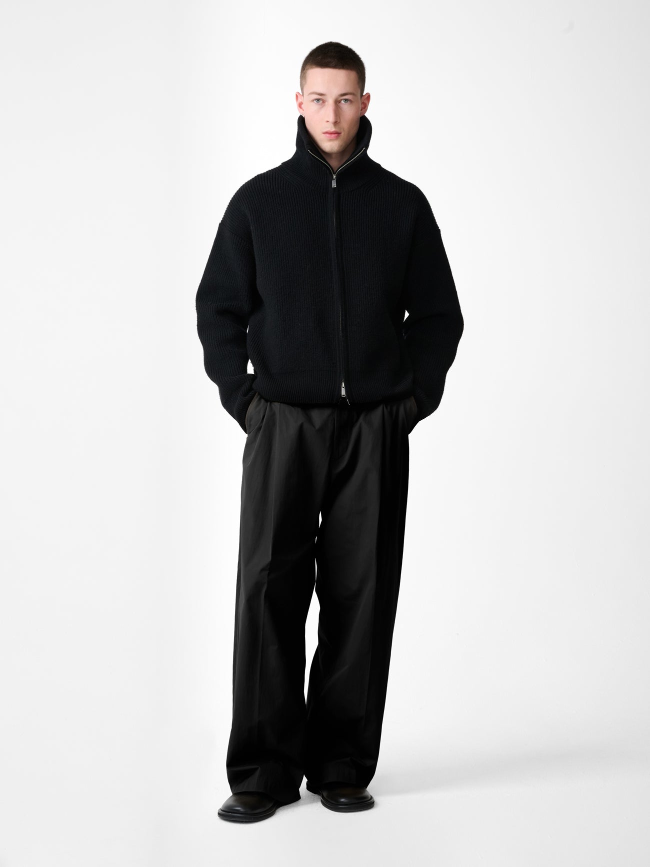 Shire Cotton Pleated Pant in Black