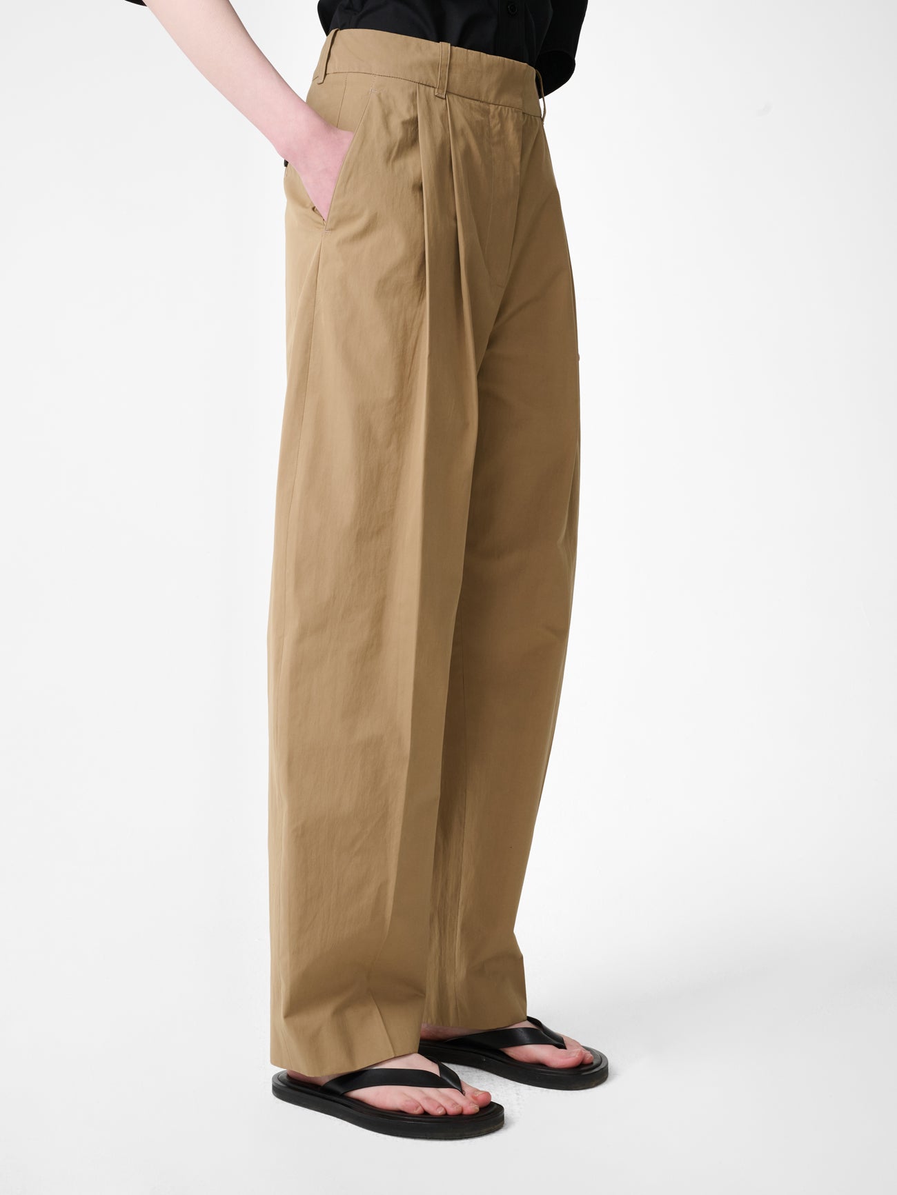Sperro Cotton Tailored Pant in Chino