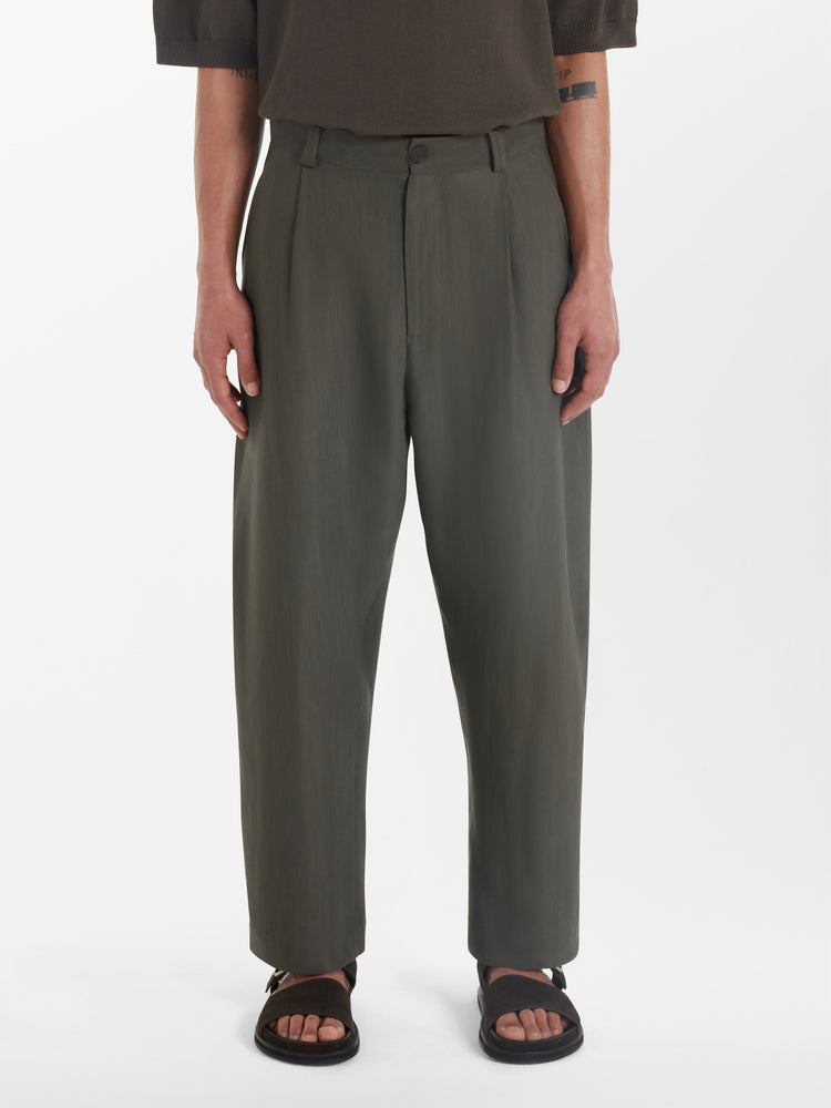 Tuck Linen Pant in Black Olive