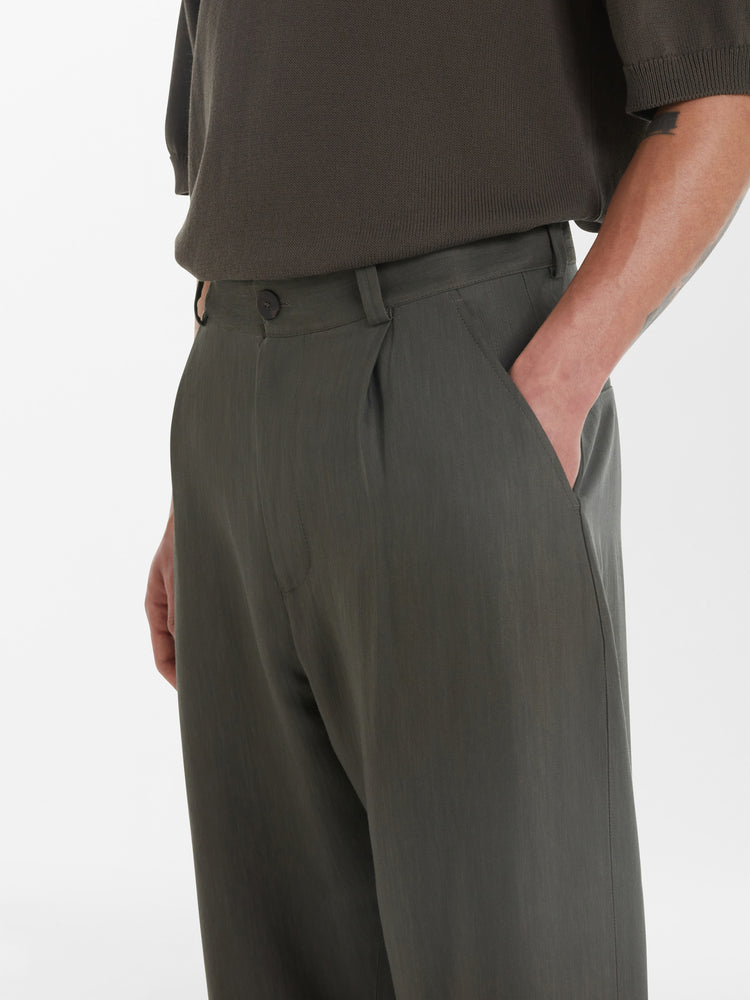 Tuck Linen Pant in Black Olive