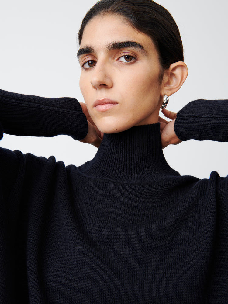 Viere Knit in Dark Navy