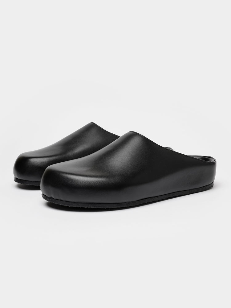 Men's Wearing Clog in Black