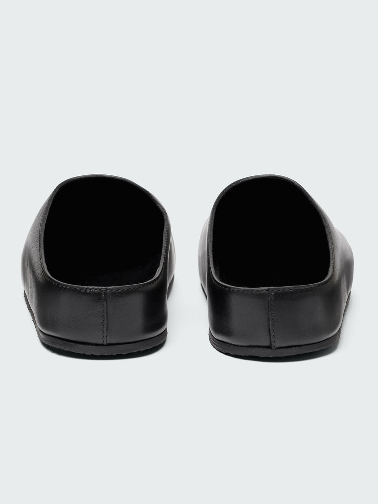 Men's Wearing Clog in Black