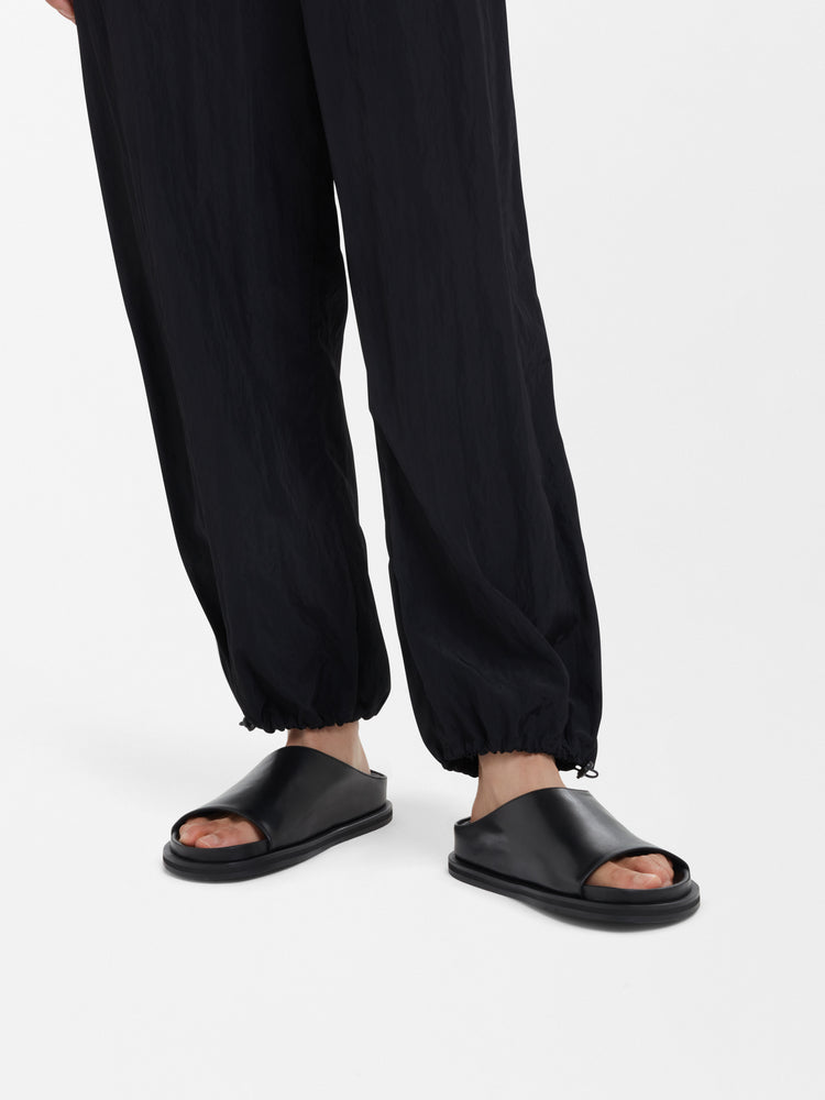 Gia Textured Viscose Pant in Black