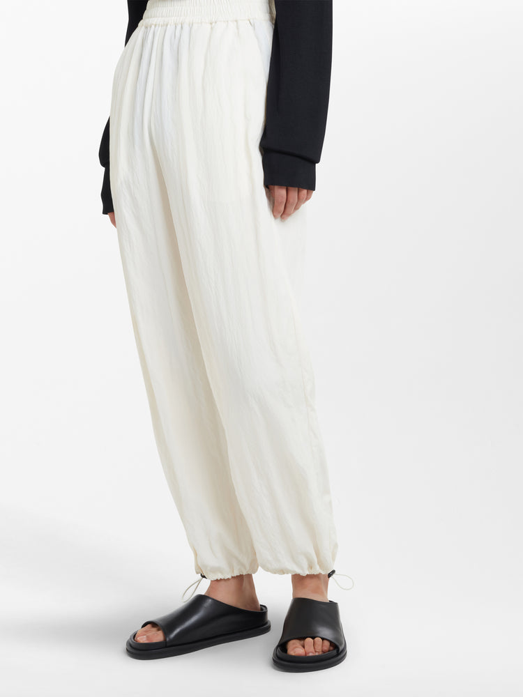 Gia Textured Viscose Pant in Parchment