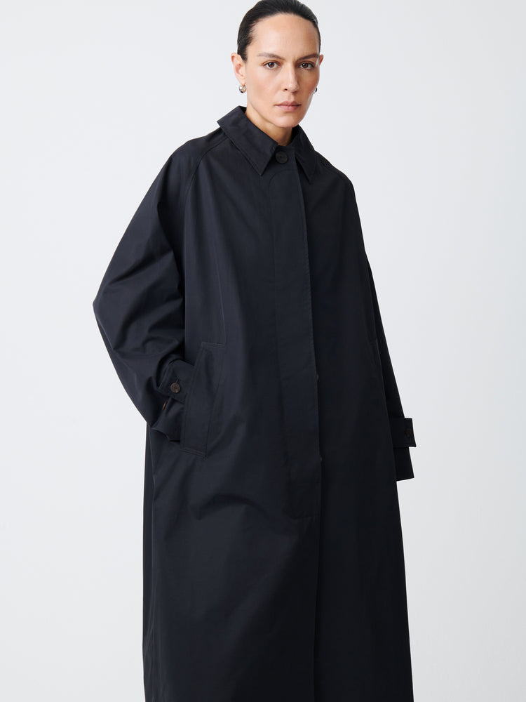 Holin Coat in Black