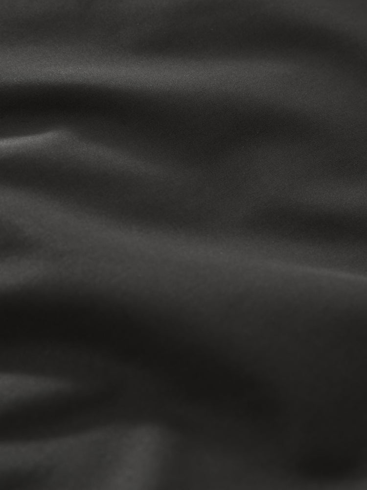 Elk Puffer Jacket in Black