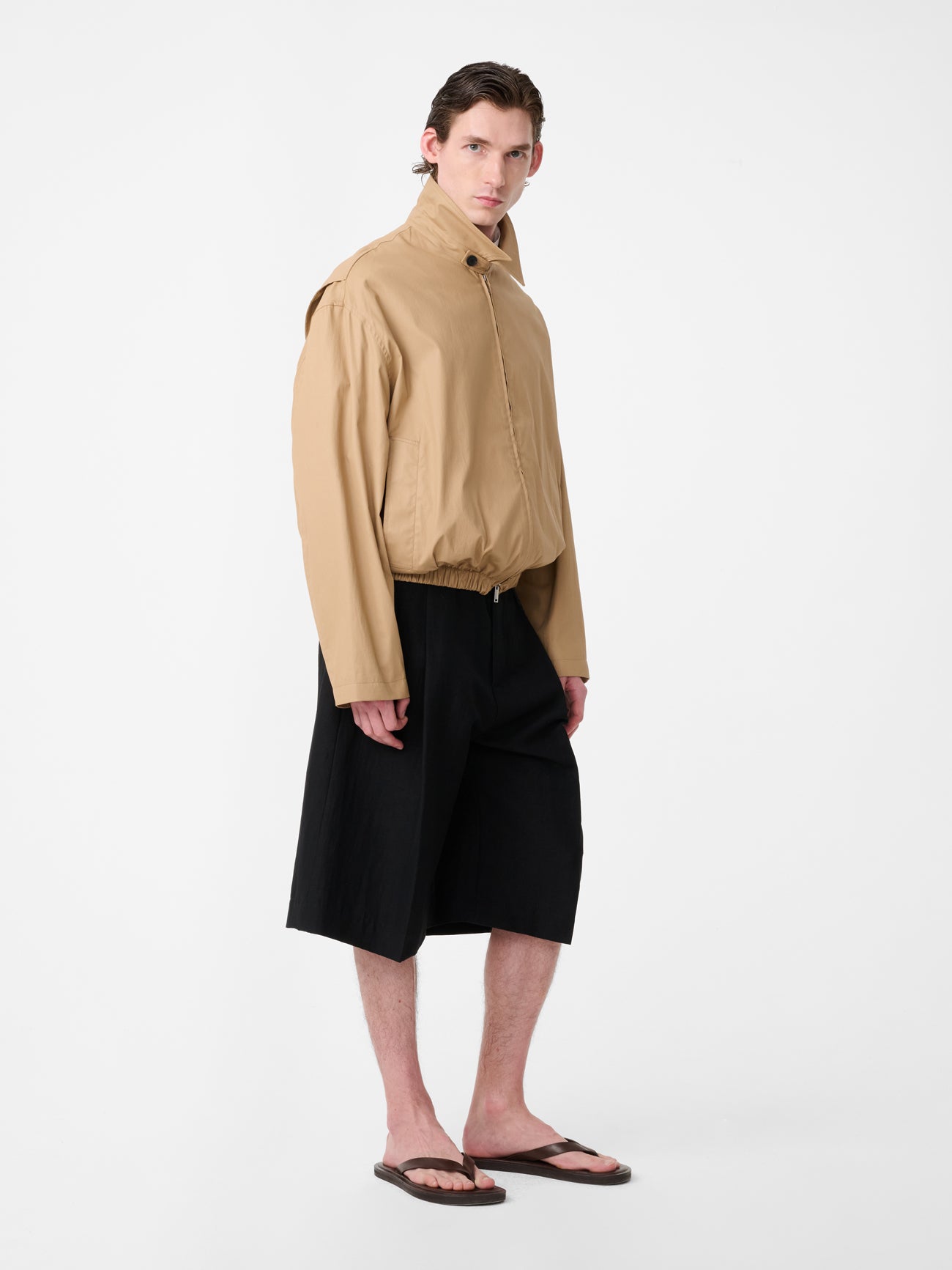 Fowld Linen Short in Black